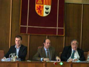 La posición de los magenta no gustó a PSOE e IU. Foto cedida por Ayuntamiento de Alcalá