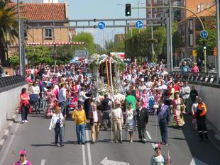 la-hermandad-del-rocio-celebro-su-romeria-por-las-calles-de-torrejon